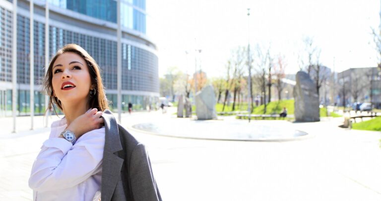 Elegancki zegarek – niezbędny element stylowej kobiety